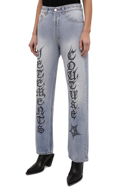Джинсы VETEMENTS голубого цвета по цене 144000 руб., арт. WA52PA700B 2803/W, фото 3 Джинсы VETEMENTS, арт. WA52PA700B 2803/W, фото 3