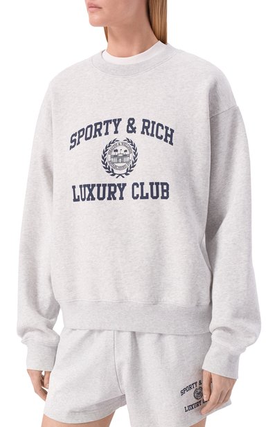 Хлопковый свитшот luxury club SPORTY AND RICH светло-серого цвета по цене 33600 руб., арт. ST0997842GY03/S&R LUXURY CLUB CREWNECK, фото 3 Хлопковый свитшот luxury club SPORTY AND RICH, арт. ST0997842GY03/S&R LUXURY CLUB CREWNECK, фото 3