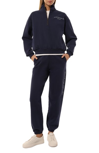 Хлопковые джоггеры sporty & rich х hotel du cap-eden-roc SPORTY AND RICH темно-синего цвета по цене 22650 руб., арт. PA036501651BL32, фото 2 Хлопковые джоггеры sporty & rich х hotel du cap-eden-roc SPORTY AND RICH, арт. PA036501651BL32, фото 2