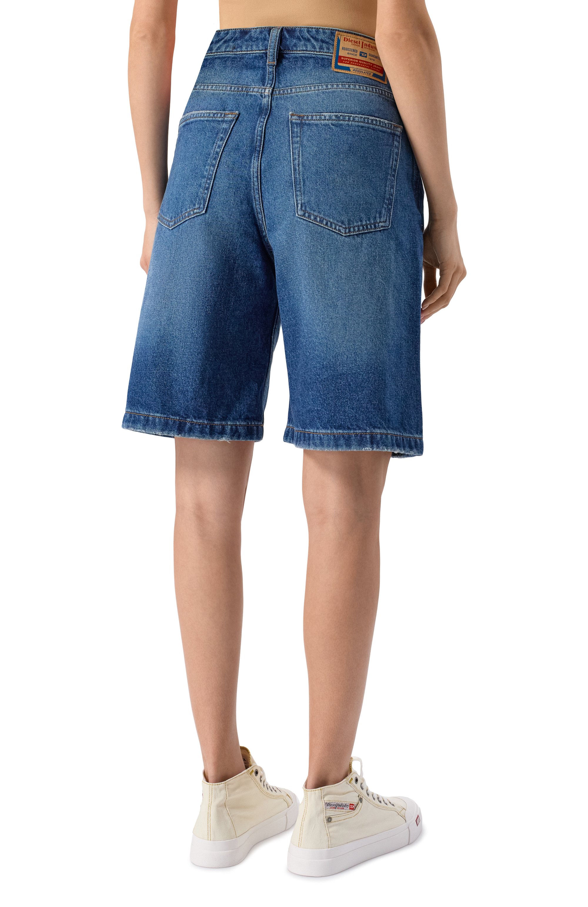 Джинсовые шорты DIESEL синего цвета по цене 21150 руб., арт. A14051/0GRDY, фото 4 Джинсовые шорты DIESEL, арт. A14051/0GRDY, фото 4