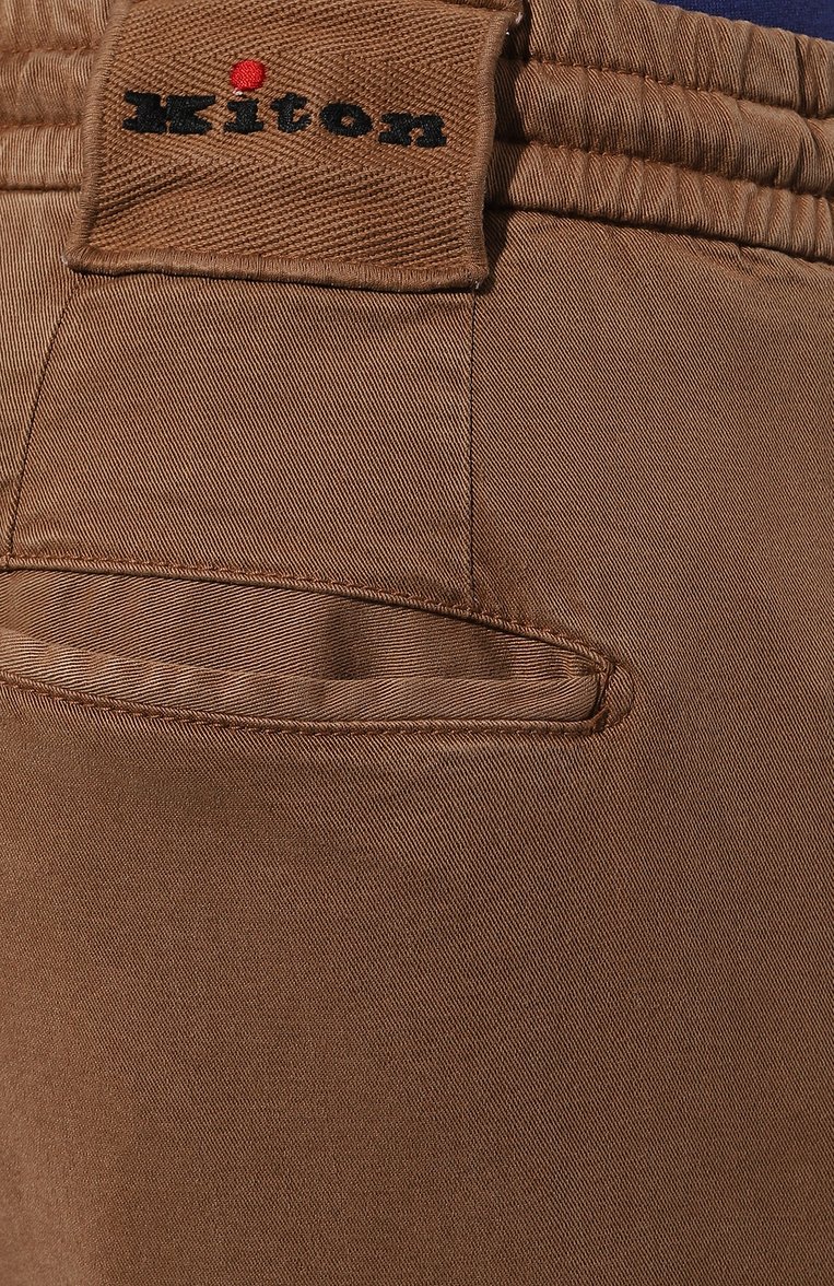 Мужские брюки KITON коричневого цвета, арт. UP1LACJ0736B | Фото 5 (Силуэт М (брюки): Чиносы; Случай: Повседневный; Материал сплава: Проставлено; Материал внешний: Лиоцелл, Растительное �волокно; Драгоценные камни: Проставлено; Стили: Кэжуэл)