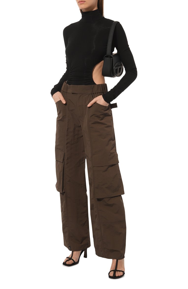 Женские брюки-карго AERON темно-коричневого цвета, арт. PA266 | Фото 2 (Силуэт Ж (брюки и джинсы): Широкие; Длина (брюки, джинсы): Стандартные; Женское Кросс-КТ: Брюки-одежда; Материал внешний: Синтетический материал; Стили: Гранж; Материал сплава: Проставлено; Драгоценные камни: Проставлено)