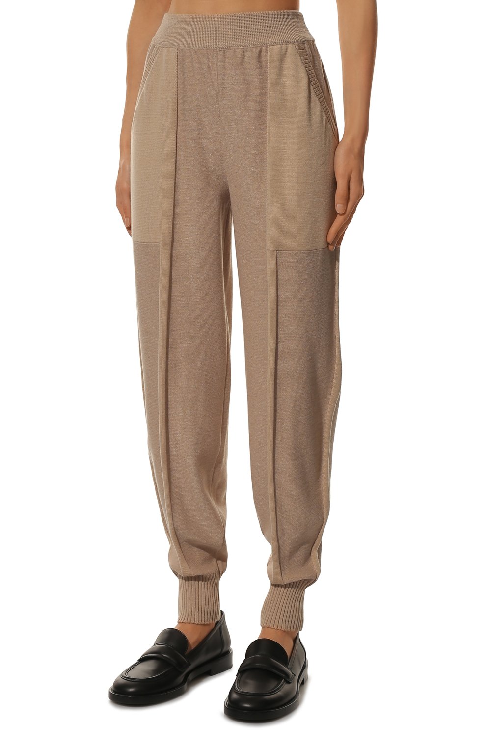 Джоггеры из шерсти и вискозы AND THE BRAND бежевого цвета по цене 47040 руб., арт. W23-P018-1202-102, фото 3 Джоггеры из шерсти и вискозы AND THE BRAND, арт. W23-P018-1202-102, фото 3