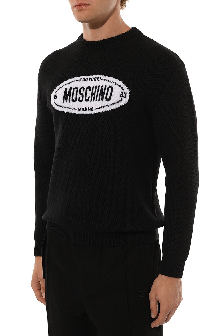 Мужской шерстяной свитер MOSCHINO черного цвета, арт. A0901/7000 | Фото 3 (Материал сплава: Проставлено; Материал внешний: Шерсть; Драгоценные камни: Проставлено; Рукава: Длинные; Длина (для топов): Стандартные; Стили: Кэжуэл; Мужское Кросс-КТ: Свитер-одежда; Принт: С принтом)