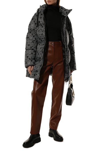 Пуховик MICHAEL MICHAEL KORS черно-белого цвета по цене 54500 руб., арт. MH120433Y3, фото 2 Пуховик MICHAEL MICHAEL KORS, арт. MH120433Y3, фото 2
