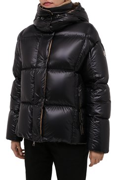 Женский пуховик parana MONCLER черного цвета, арт. G2-093-1A001-07-68950 | Фото 3 (Материал утеплителя: Пух и перо; Рукава: Длинные; Материал внешний: Синтетический материал; Материал подклада: Синтетический материал; Длина (верхняя одежда): Короткие; Стили: Спорт-шик; Кросс-КТ: Пуховик; Региональные ограничения белый список (Axapta Mercury): RU; Драгоценные камни: Проставлено; Материал сплава: Проставлено)