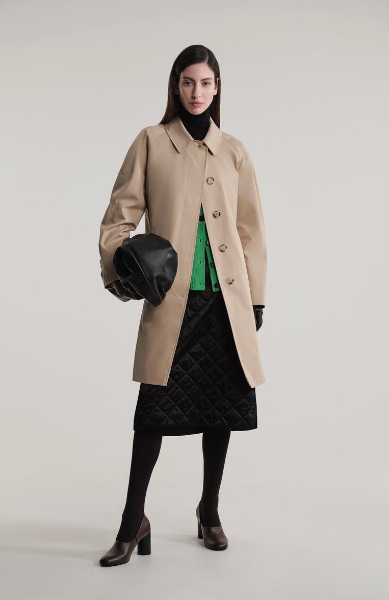 Женский хлопковый тренч BURBERRY бежевого цвета, арт. 8079411 | Фото 8 (Материал сплава: Проставлено; Длина (верхняя одежда): До середины бедра; Материал подклада: Хлопок; Драгоценные камни: Проставлено; Рукава: Длинные; Кросс-КТ: Куртка; Материал внешний: Хлопок; Стили: Классический)