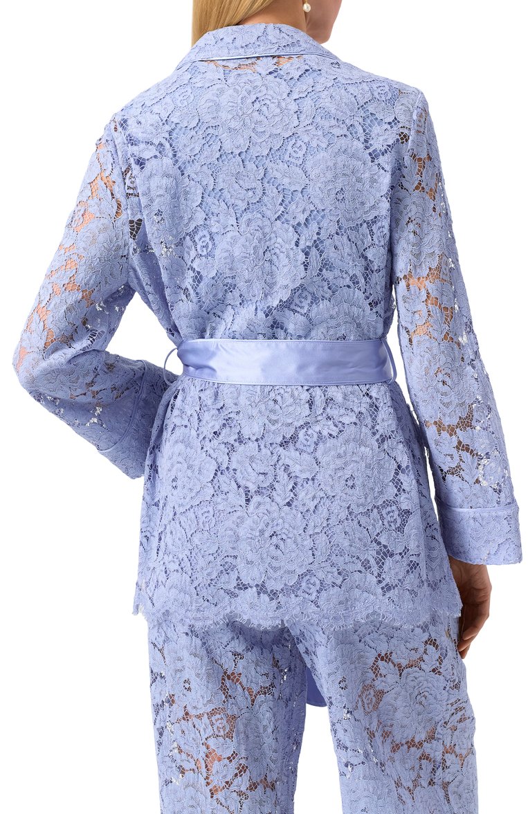 Женская блузка DOLCE & GABBANA голубого цвета, арт. F5R56T/HLM7L | Фото 4 (Материал внешний: Вискоза, Хлопок; Женское Кросс-КТ: Блуза-одежда; Длина (для топов): Удлиненные; Рукава: Длинные; Принт: Без принта; Стили: Романтичный; Кросс-КТ: костюм; Автоматизация состава: Проставлено; Размерность: Идёт в размер; Автоматизация ТО: Проставлено; Re-sync: On)