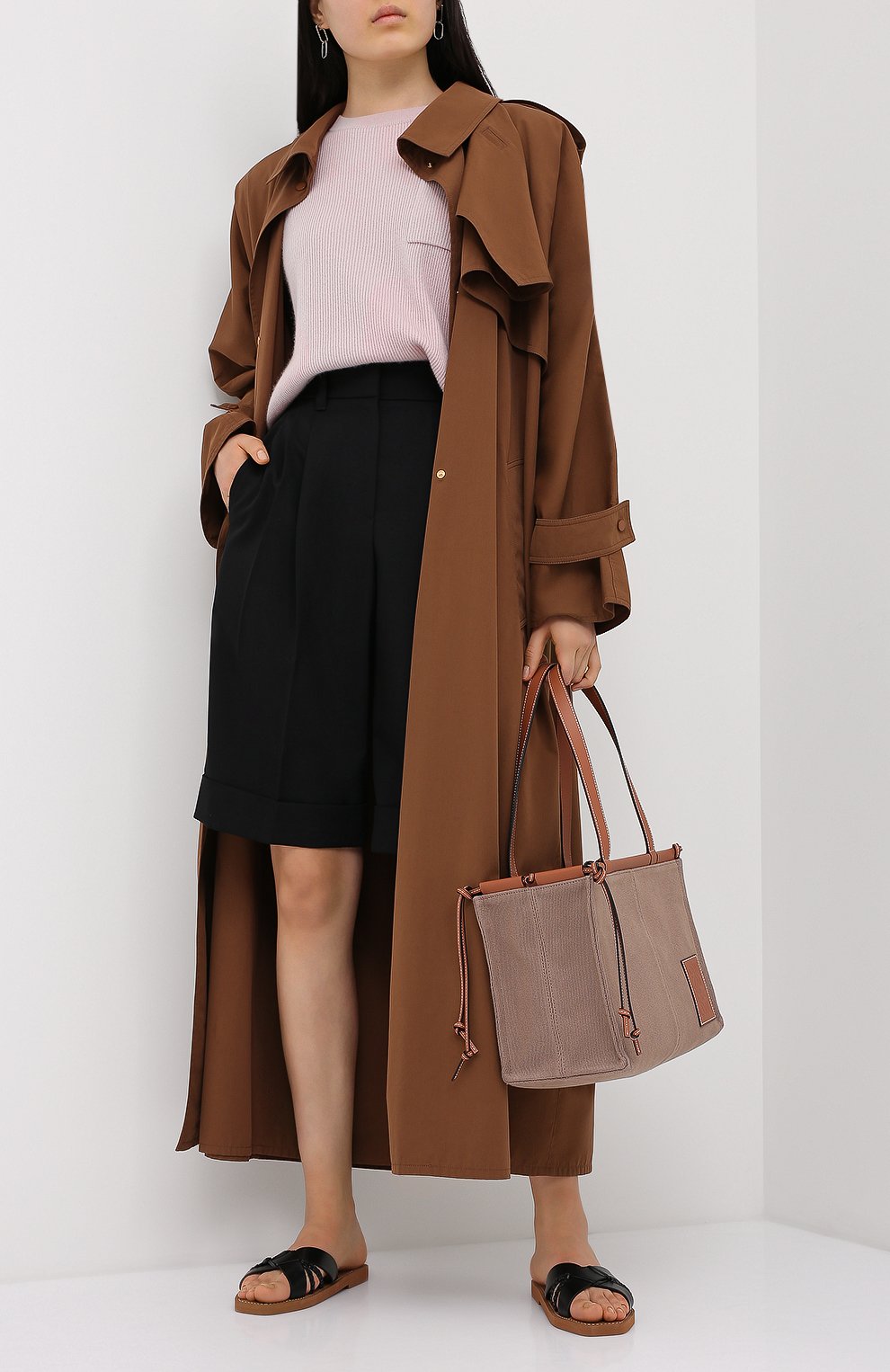 Шерстяные шорты BRUNELLO CUCINELLI черного цвета по цене 89500 руб., арт. MP171P7322, фото 2 Шерстяные шорты BRUNELLO CUCINELLI, арт. MP171P7322, фото 2
