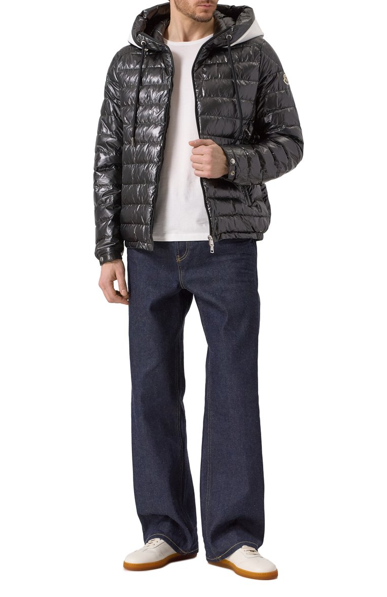 Мужская пуховик akinari MONCLER черного цвета, арт. 1A00009/596J9 | Фото 2 (Длина (верхняя одежда): Короткие; Материал внешний: Синтетический материал; Материал подклада: Синтетический материал; Рукава: Длинные; Стили: Кэжуэл; Мужское Кросс-КТ: пуховик-короткий)