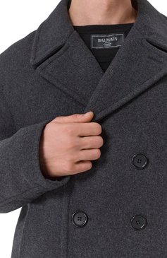 Мужской шерстяной бушлат DOLCE & GABBANA темно-серого цвета, арт. G036DT/HUMQQ | Фото 5 (Материал подклада: Вискоза; Рукава: Длинные; Материал сплава: Проставлено; Драгоценные камни: Проставлено; Длина (верхняя одежда): Короткие; Материал внешний: Шерсть; Мужское Кросс-КТ: пальто-верхняя одежда; 1-2-бортные: Двубортные; Стили: Кэжуэл)