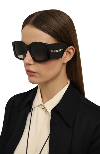 Женские солнцезащитные очки BURBERRY, арт. 4388U-30018G