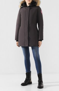 Женский пуховик victoria CANADA GOOSE темно-серого цвета, арт. 3037L | Фото 2 (Рукава: Длинные; Длина (верхняя одежда): До середины бедра; Материал внешний: Синтетический материал, Полиэстер; Кросс-КТ: Пуховик; Материал сплава: Проставлено, Проверено; Материал подклада: Синтетический материал; Статус проверки: Проверено, Проверена категория; Драгоценные камни: Проставлено; Материал утеплителя: Пух и перо)