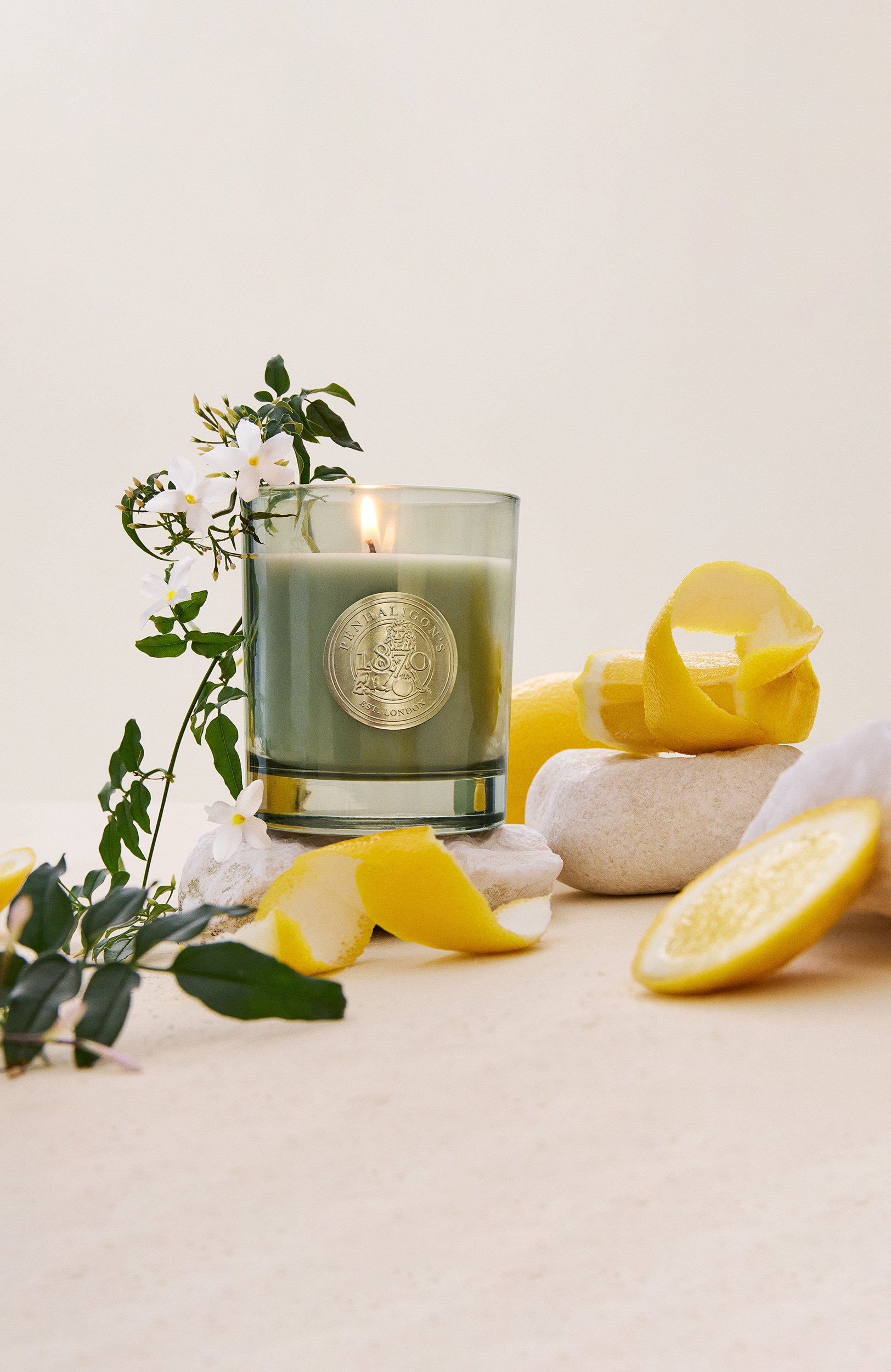 Свеча luna (65g) PENHALIGON'S бесцветного цвета по цене 6100 руб., арт. 5056245050848, фото 3 Свеча luna (65g) PENHALIGON'S, арт. 5056245050848, фото 3