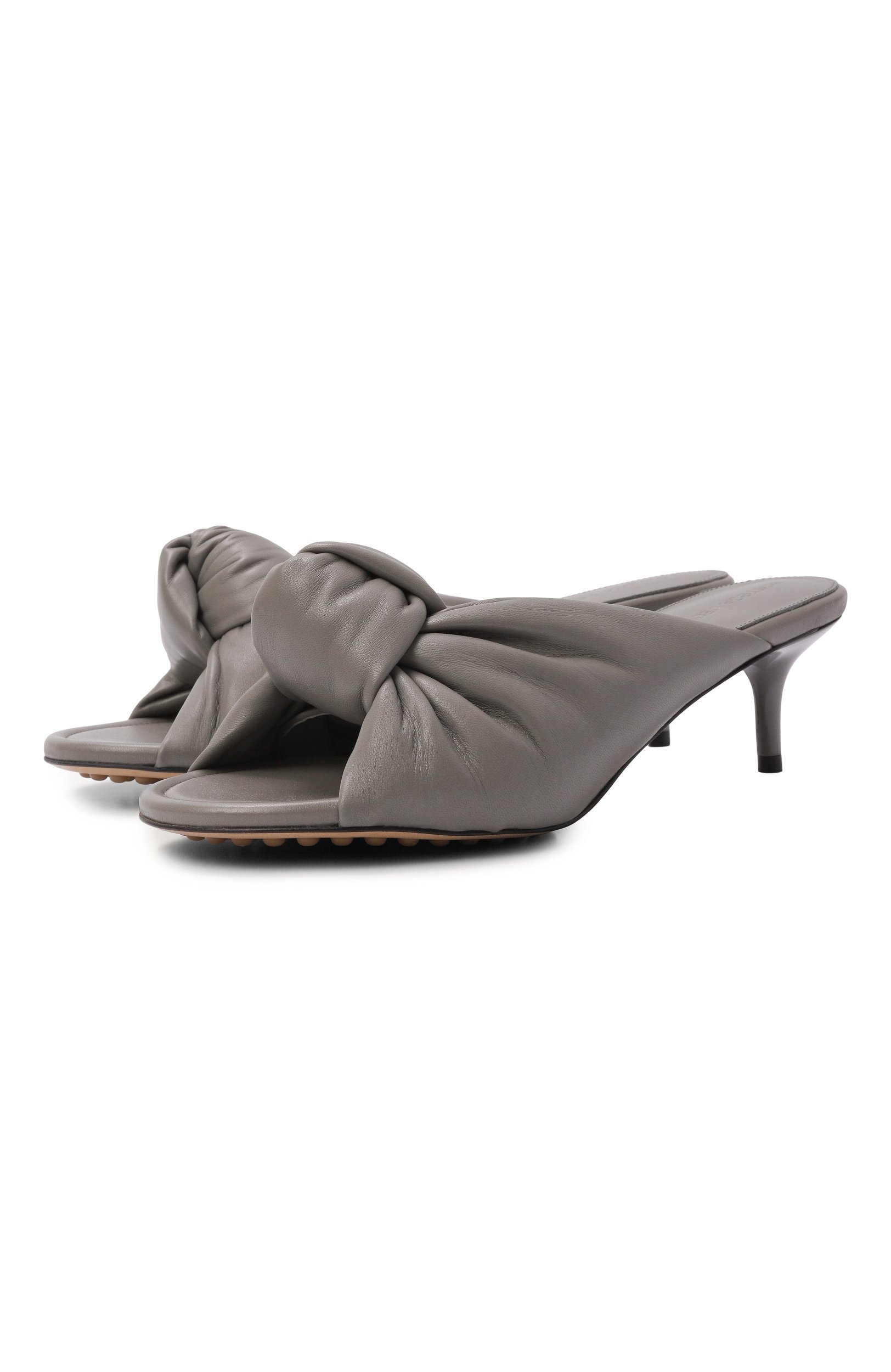 Кожаные мюли cherry 50 BOTTEGA VENETA серого цвета по цене 158500 руб., арт. 868225/VBSD0, фото 1 Кожаные мюли cherry 50 BOTTEGA VENETA, арт. 868225/VBSD0, фото 1