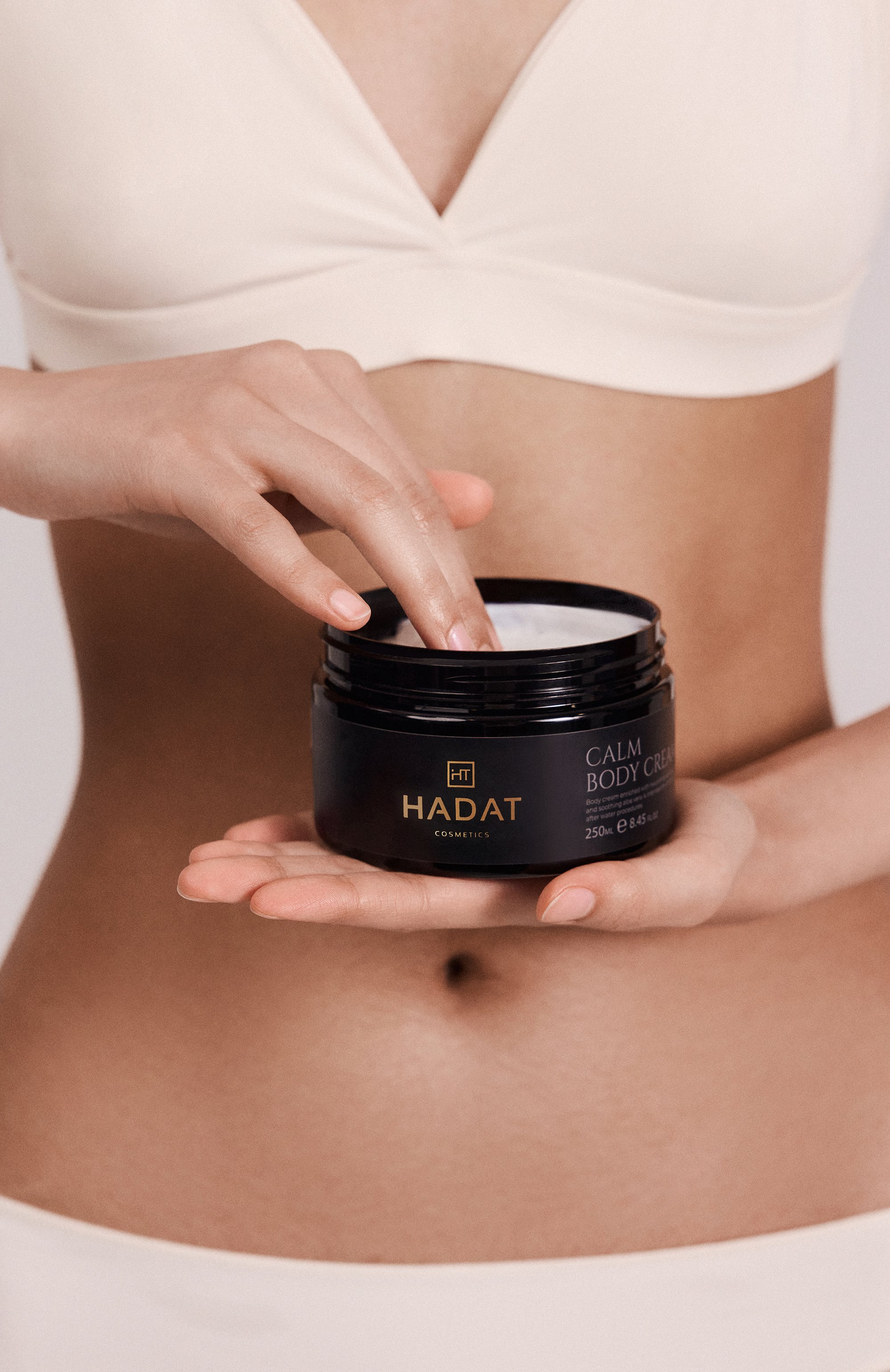 Крем для тела calm (250ml) HADAT COSMETICS бесцветного цвета по цене 5200 руб., арт. 4752092153664, фото 8 Крем для тела calm (250ml) HADAT COSMETICS, арт. 4752092153664, фото 8