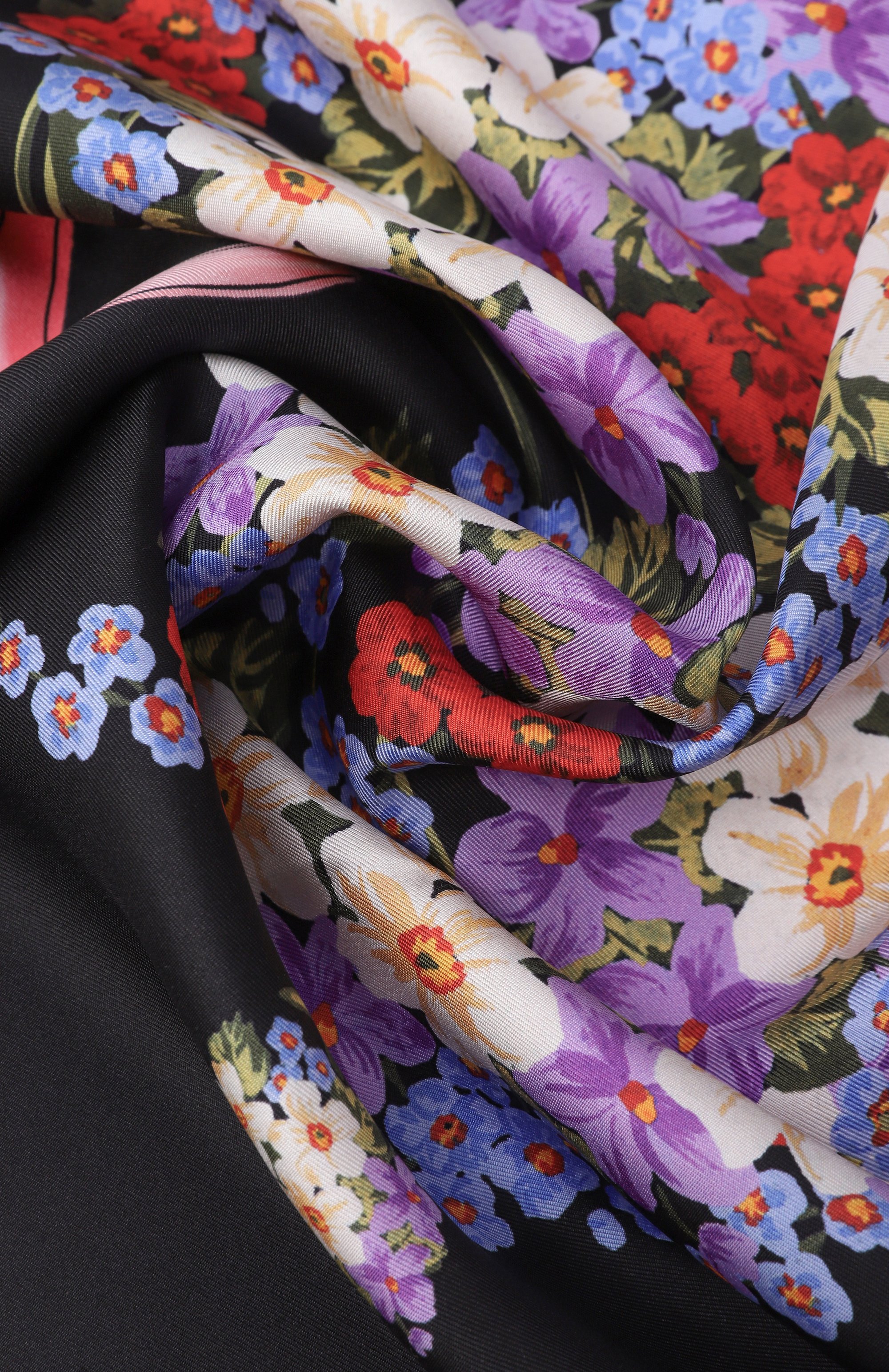 Шелковый платок DOLCE & GABBANA черного цвета по цене 69950 руб., арт. FN090R/GDDLK, фото 3 Шелковый платок DOLCE & GABBANA, арт. FN090R/GDDLK, фото 3