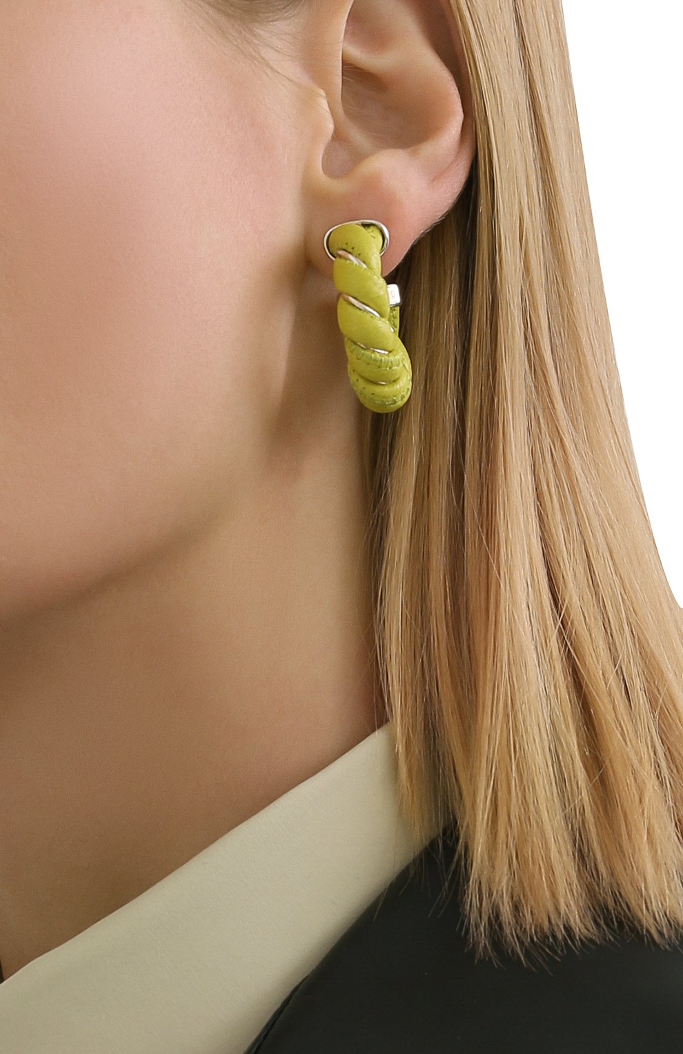 Серьги BOTTEGA VENETA светло-зеленого цвета по цене 51500 руб., арт. 636838/V507C, фото 2 Серьги BOTTEGA VENETA, арт. 636838/V507C, фото 2