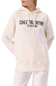 Женский хлопковое худи VALENTINO молочного цвета, арт. 6B3MF24D960 | Фото 3 (Длина (для топов): Стандартные; Материал сплава: Проставлено; Рукава: Длинные; Драгоценные камни: Проставлено; Стили: Кэжуэл; Женское Кросс-КТ: Худи-одежда; Материал внешний: Хлопок)
