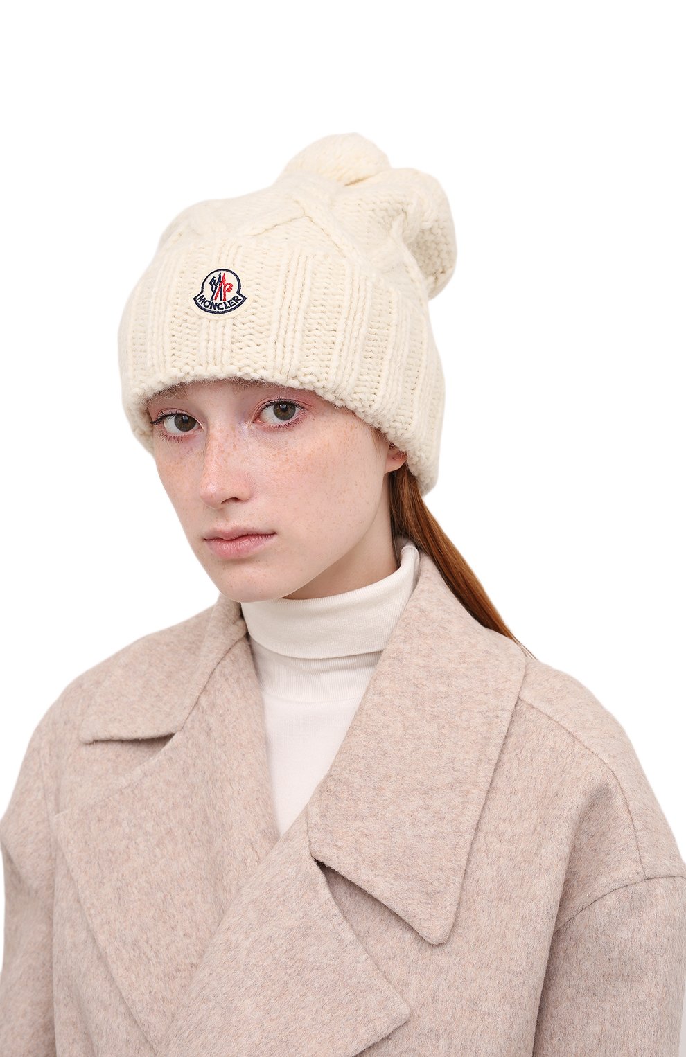 Шерстяная шапка MONCLER белого цвета по цене 36350 руб., арт. G2-093-3B000-20-M1224, фото 2 Шерстяная шапка MONCLER, арт. G2-093-3B000-20-M1224, фото 2