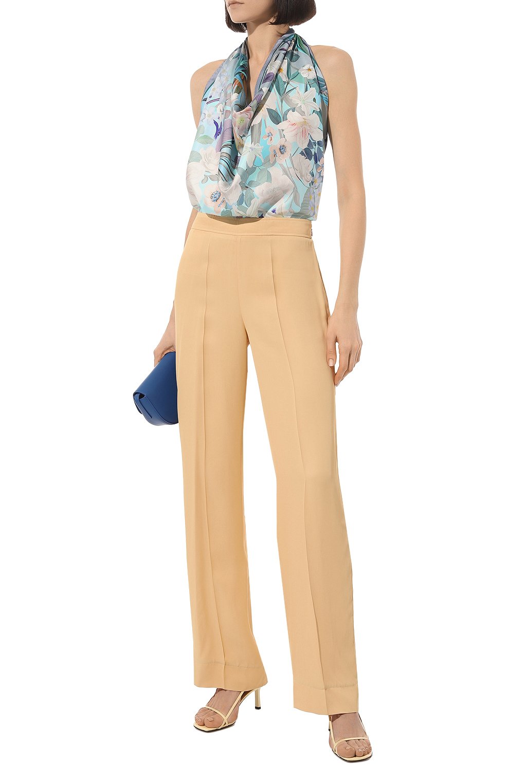 Шелковый платок bliss RADICAL CHIC голубого цвета по цене 20900 руб., арт. 490221.07.02, фото 2 Шелковый платок bliss RADICAL CHIC, арт. 490221.07.02, фото 2