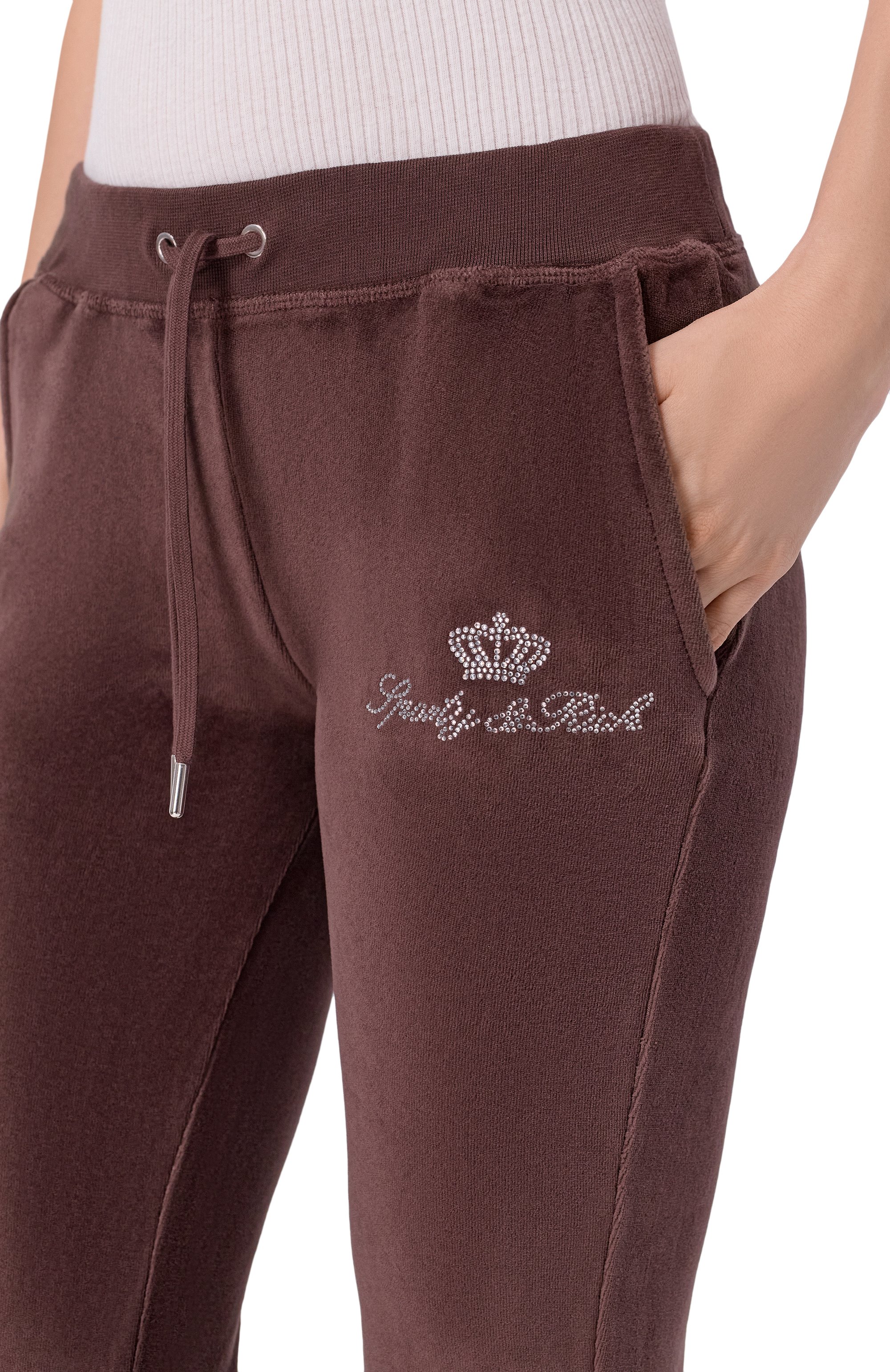 Хлопковые брюки SPORTY AND RICH коричневого цвета по цене 36450 руб., арт. PA067716689BR03/JUICY SCRIPT VEL0UR SWEATPANT, фото 5 Хлопковые брюки SPORTY AND RICH, арт. PA067716689BR03/JUICY SCRIPT VEL0UR SWEATPANT, фото 5
