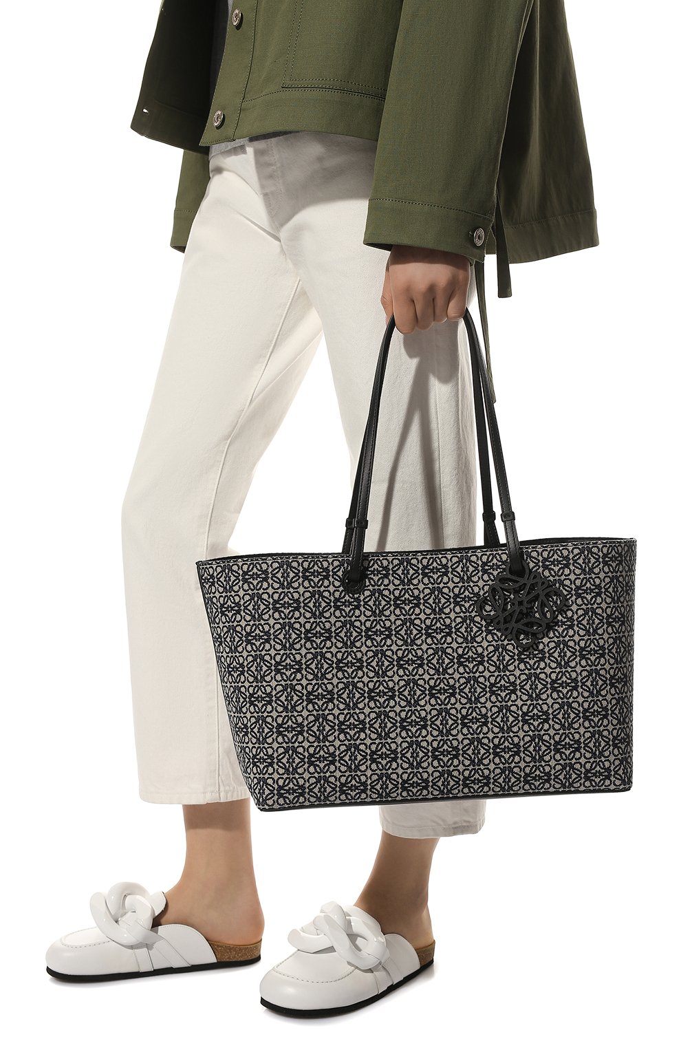 Сумка-тоут east west LOEWE черно-белого цвета по цене 220000 руб., арт. A933C30X01, фото 2 Сумка-тоут east west LOEWE, арт. A933C30X01, фото 2