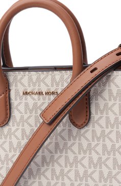 Женская сумка scarlett xs MICHAEL MICHAEL KORS бежевого цвета, арт. 32F4GETC0B | Фото 3 (Материал сплава: Проставлено; Размер: small; Ремень/цепочка: На ремешке; Драгоценные камни: Проставлено; Материал: Экокожа, Канва)