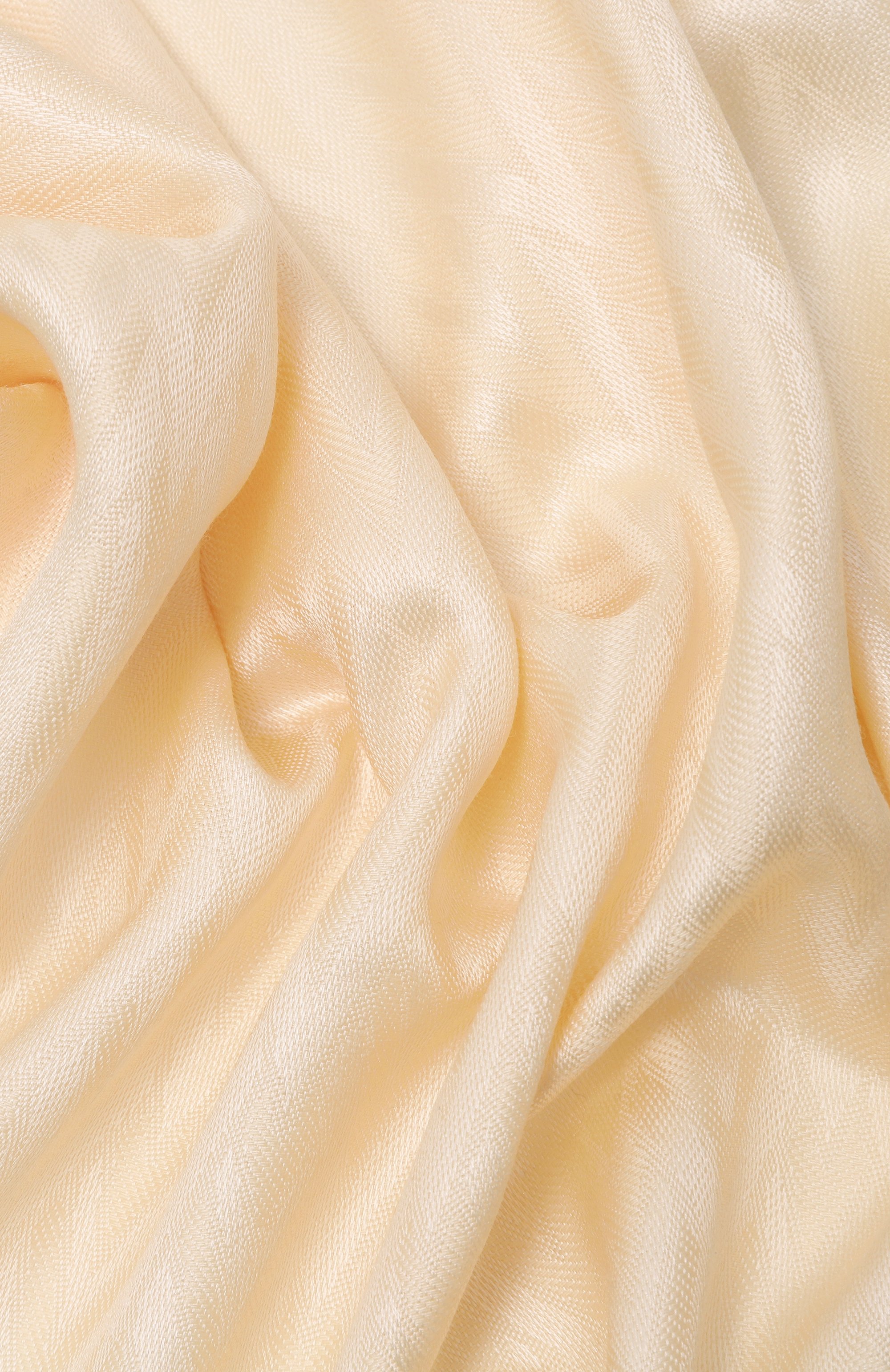 Шаль из шелка и шерсти VALENTINO кремового цвета по цене 64700 руб., арт. 6W2EB104/HKS, фото 3 Шаль из шелка и шерсти VALENTINO, арт. 6W2EB104/HKS, фото 3