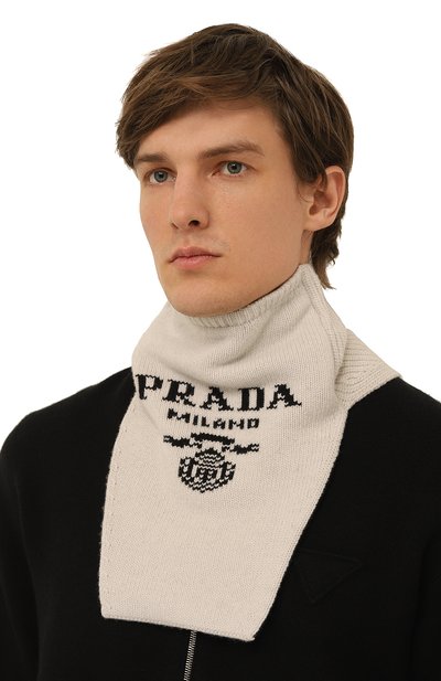 Манишка из шерсти и кашемира PRADA светло-бежевого цвета по цене 42500 руб., арт. UMS393-1YMW-F0K74-202, фото 2 Манишка из шерсти и кашемира PRADA, арт. UMS393-1YMW-F0K74-202, фото 2