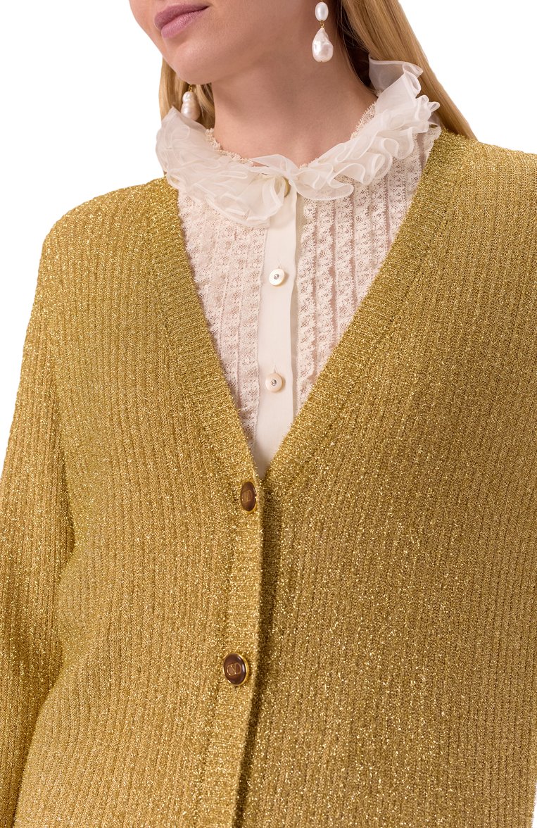 Женский кардиган VALENTINO золотого цвета, арт. 6B3KA10D94H | Фото 5 (Длина (для топов): Удлиненные; Материал внешний: Металлизированное волокно, Вискоза, Синтетический материал; Рукава: Длинные; Стили: Кэжуэл; Женское Кросс-КТ: кардиган-трикотаж; Застежка: Пуговицы)