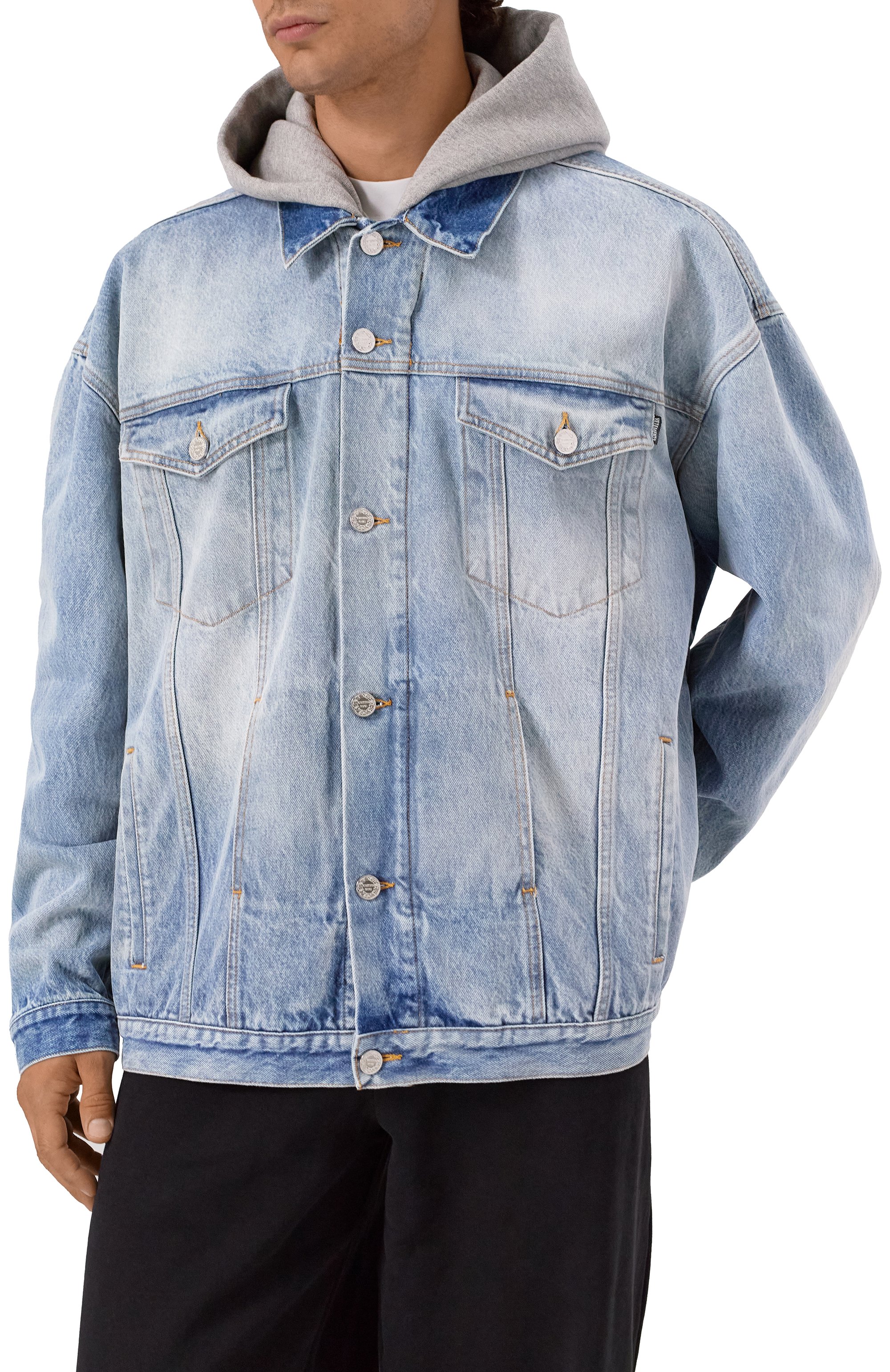 Джинсовая куртка VETEMENTS голубого цвета по цене 109500 руб., арт. UA53JA800L/2801 DENIM, фото 3 Джинсовая куртка VETEMENTS, арт. UA53JA800L/2801 DENIM, фото 3