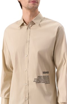 Мужская хлопковая рубашка DSQUARED2 бежевого цвета, арт. S74DM0914/S44131 | Фото 5 (Длина (для топов): Стандартные; Драгоценные камни: Проставлено; Рукава: Длинные; Материал сплава: Проставлено; Принт: С принтом; Случай: Повседневный; Манжеты: На пуговицах; Воротник: Кент; Стили: Кэжуэл; Материал внешний: Хлопок)