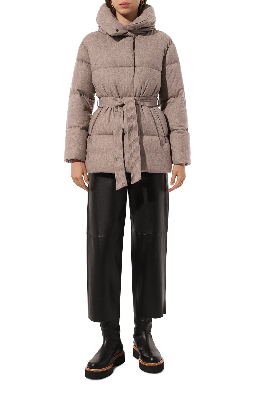 Пуховик HETREGO бежевого цвета по цене 96350 руб., арт. 8N740/R0SALIE, фото 2 Пуховик HETREGO, арт. 8N740/R0SALIE, фото 2