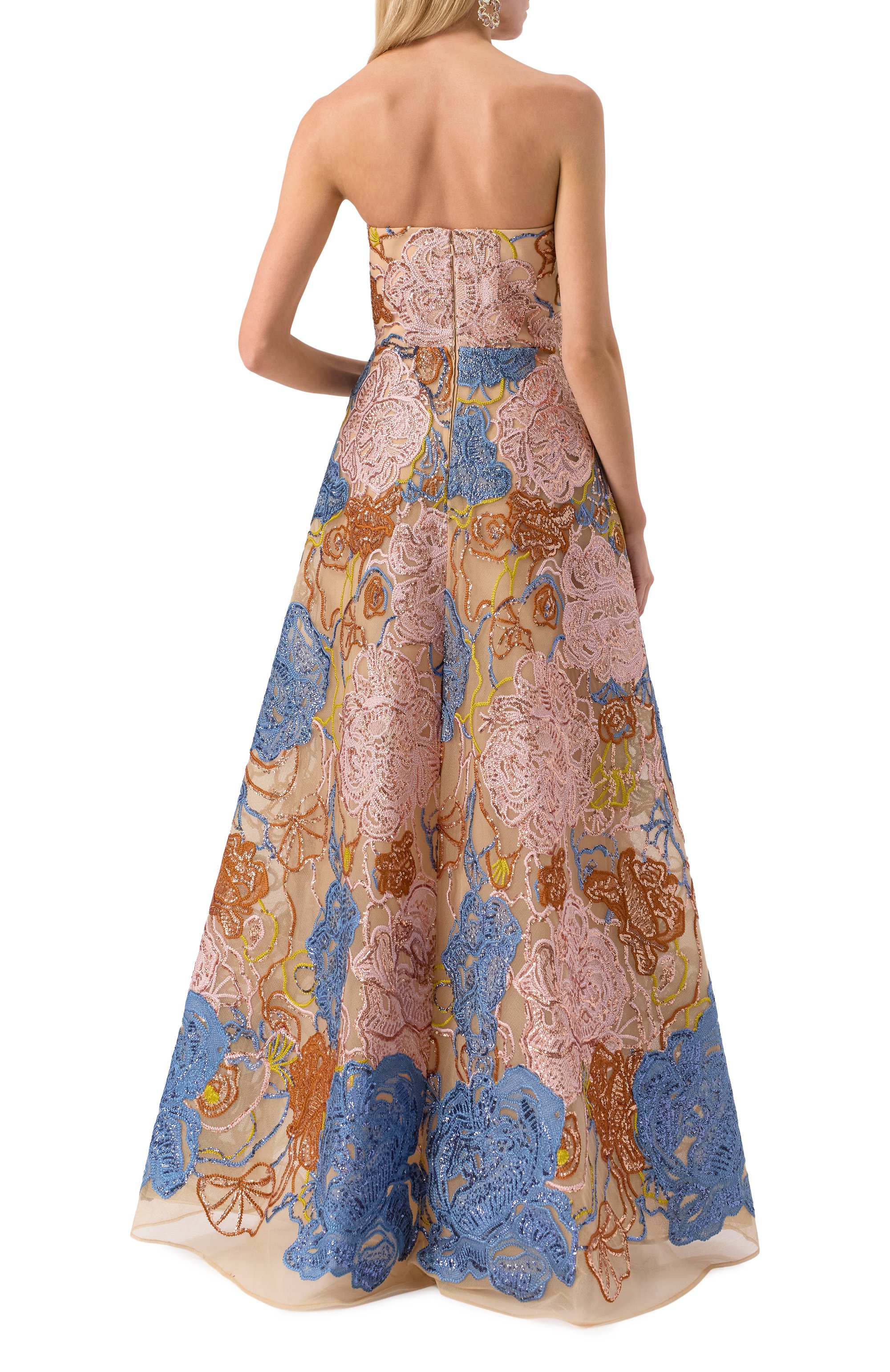 Платье с отделкой пайетками ELIE SAAB разноцветного цвета по цене 986500 руб., арт. D0810NP25/YA041, фото 4 Платье с отделкой пайетками ELIE SAAB, арт. D0810NP25/YA041, фото 4