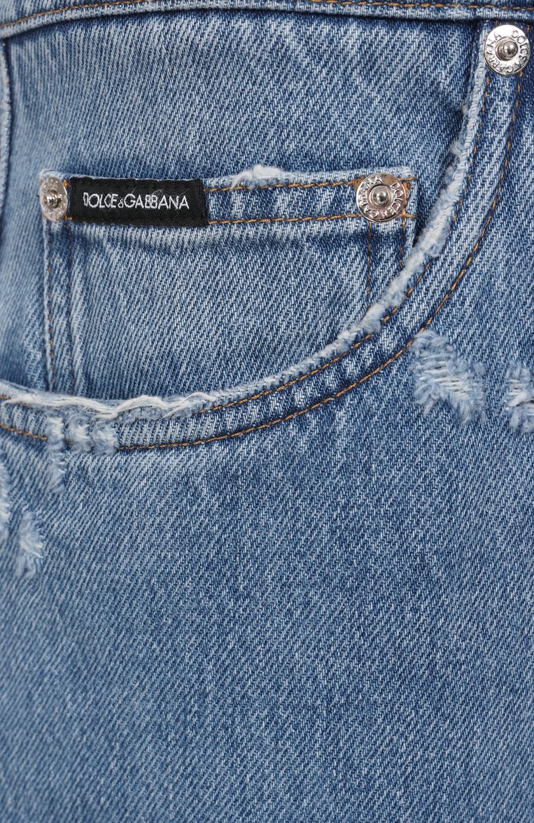Мужские джинсовые шорты DOLCE & GABBANA голубого цвета, арт. GP02MD/G8MD9 | Фото 6 (Материал внешний: Хлопок, Деним; Длина Шорты М: Ниже колена; Стили: Кэжуэл; Принт: Без принта; Случай: Повседневный; Кросс-КТ: Деним; Автоматизация состава: Проставлено; Автоматизация ТО: Проставлено; Размерность: Товар большемерит; Детали: Декор)