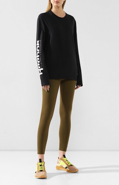 Лонгслив reebok x victoria beckham REEBOK черного цвета по цене 8980 руб., арт. FM4914, фото 2 Лонгслив reebok x victoria beckham REEBOK, арт. FM4914, фото 2