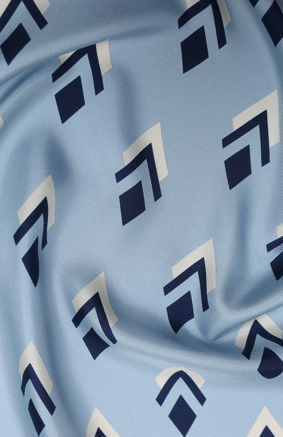 Шелковый платок VALENTINO голубого цвета по цене 51450 руб., арт. UW2EI114/VMM, фото 2 Шелковый платок VALENTINO, арт. UW2EI114/VMM, фото 2