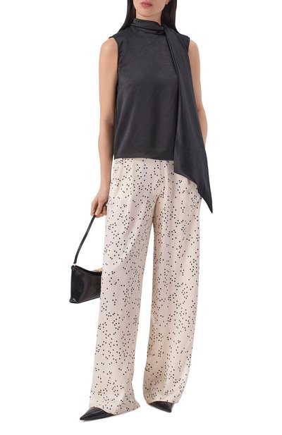 Атласные брюки SEVEN LAB молочного цвета по цене 21000 руб., арт. SPY.08.706.357, фото 2 Атласные брюки SEVEN LAB, арт. SPY.08.706.357, фото 2