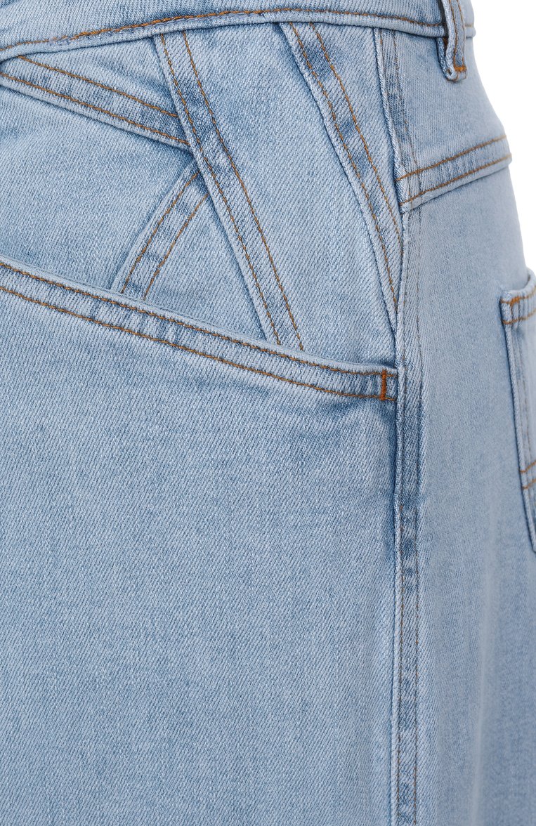 Женские джинсы KITON голубого цвета, арт. DJ53102K0930F01 | Фото 6 (Длина (брюки, джинсы): Стандартные; Материал внешний: Хлопок, Деним; Силуэт Ж (брюки и джинсы): Расклешенные; Кросс-КТ: Деним; Детали: Делаве; Стили: Кэжуэл)