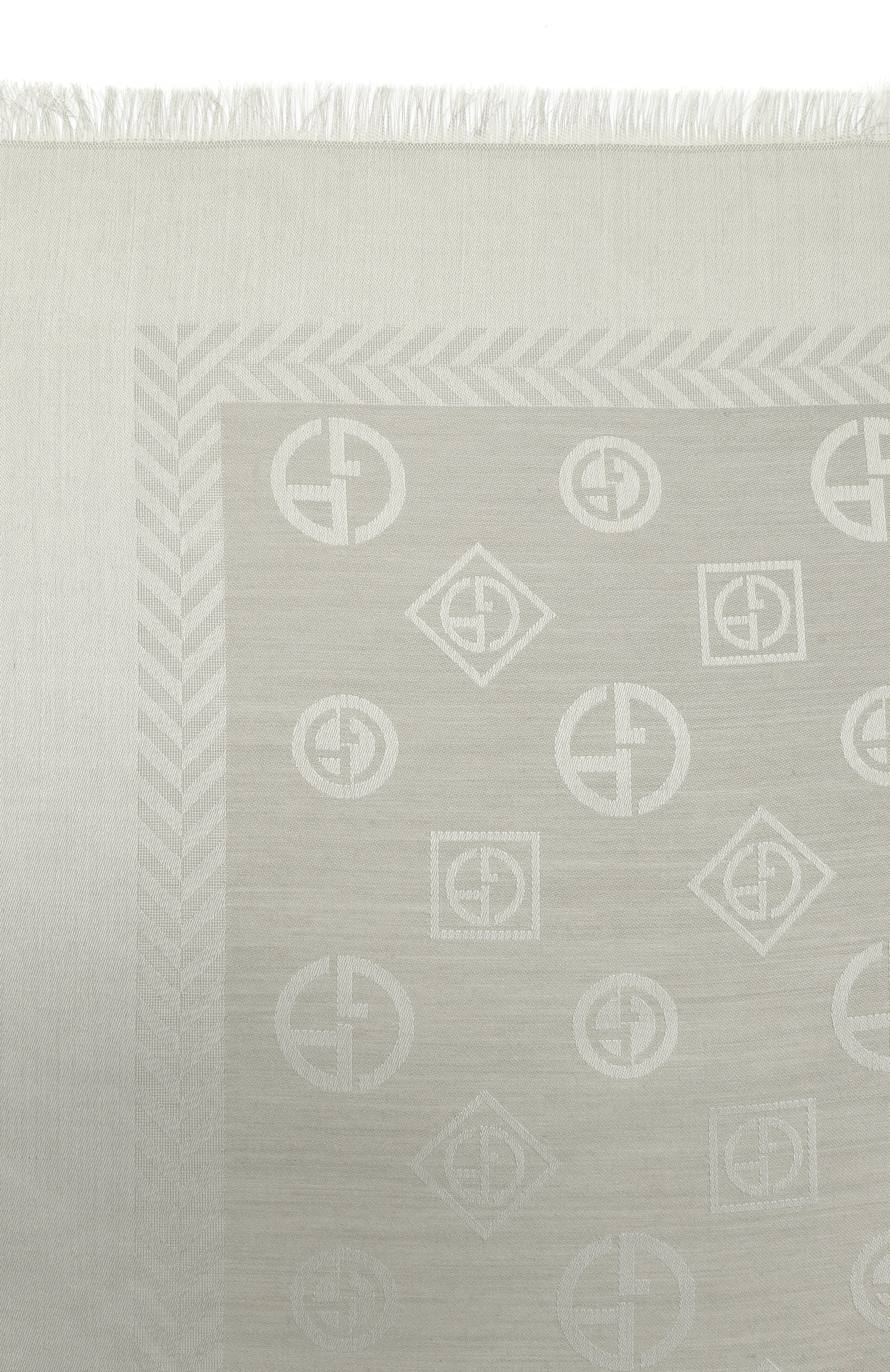 Шарф из шелка и шерсти GIORGIO ARMANI серого цвета по цене 59950 руб., арт. GM001500/AF15663, фото 4 Шарф из шелка и шерсти GIORGIO ARMANI, арт. GM001500/AF15663, фото 4