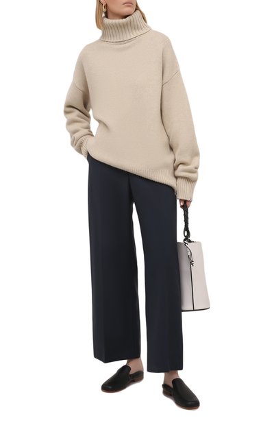 Кашемировый свитер EXTREME CASHMERE светло-бежевого цвета по цене 63400 руб., арт. 020/0VERSIZE XTRA, фото 2 Кашемировый свитер EXTREME CASHMERE, арт. 020/0VERSIZE XTRA, фото 2
