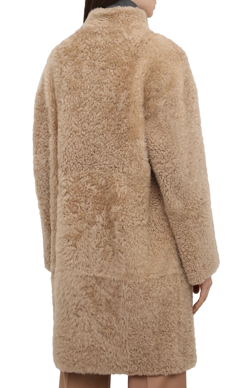 Шуба из овчины WINDSOR бежевого цвета по цене 248000 руб., арт. 52 DL612 10010501, фото 4 Шуба из овчины WINDSOR, арт. 52 DL612 10010501, фото 4