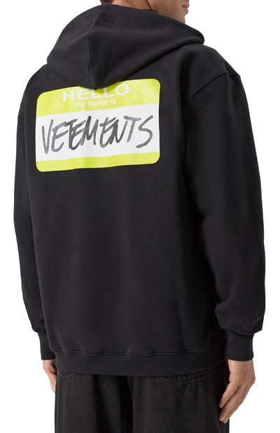 Хлопковая толстовка VETEMENTS черного цвета по цене 109500 руб., арт. UA53HD200B/1606 HEAVY M0LLET0N, фото 4 Хлопковая толстовка VETEMENTS, арт. UA53HD200B/1606 HEAVY M0LLET0N, фото 4