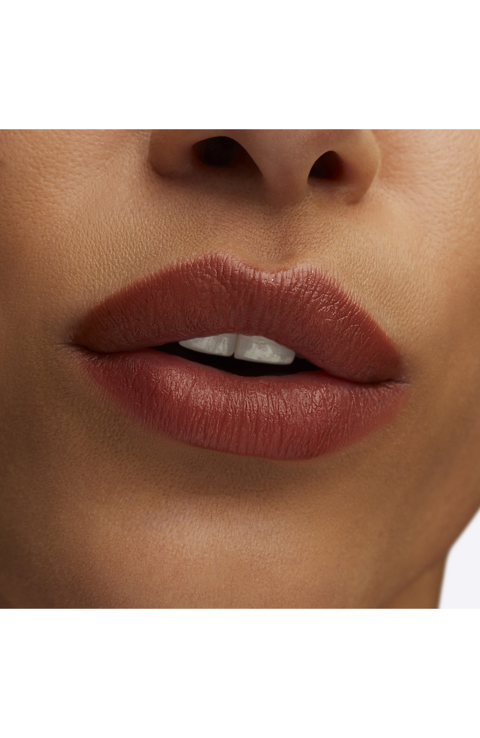 Губная помада lustreglass sheer-shine lipstick, оттенок can't dull my shine (3,5g) MAC цвета по цене 3390 руб., арт. SB48-06, фото 4 Губная помада lustreglass sheer-shine lipstick, оттенок can't dull my shine (3,5g) MAC, арт. SB48-06, фото 4