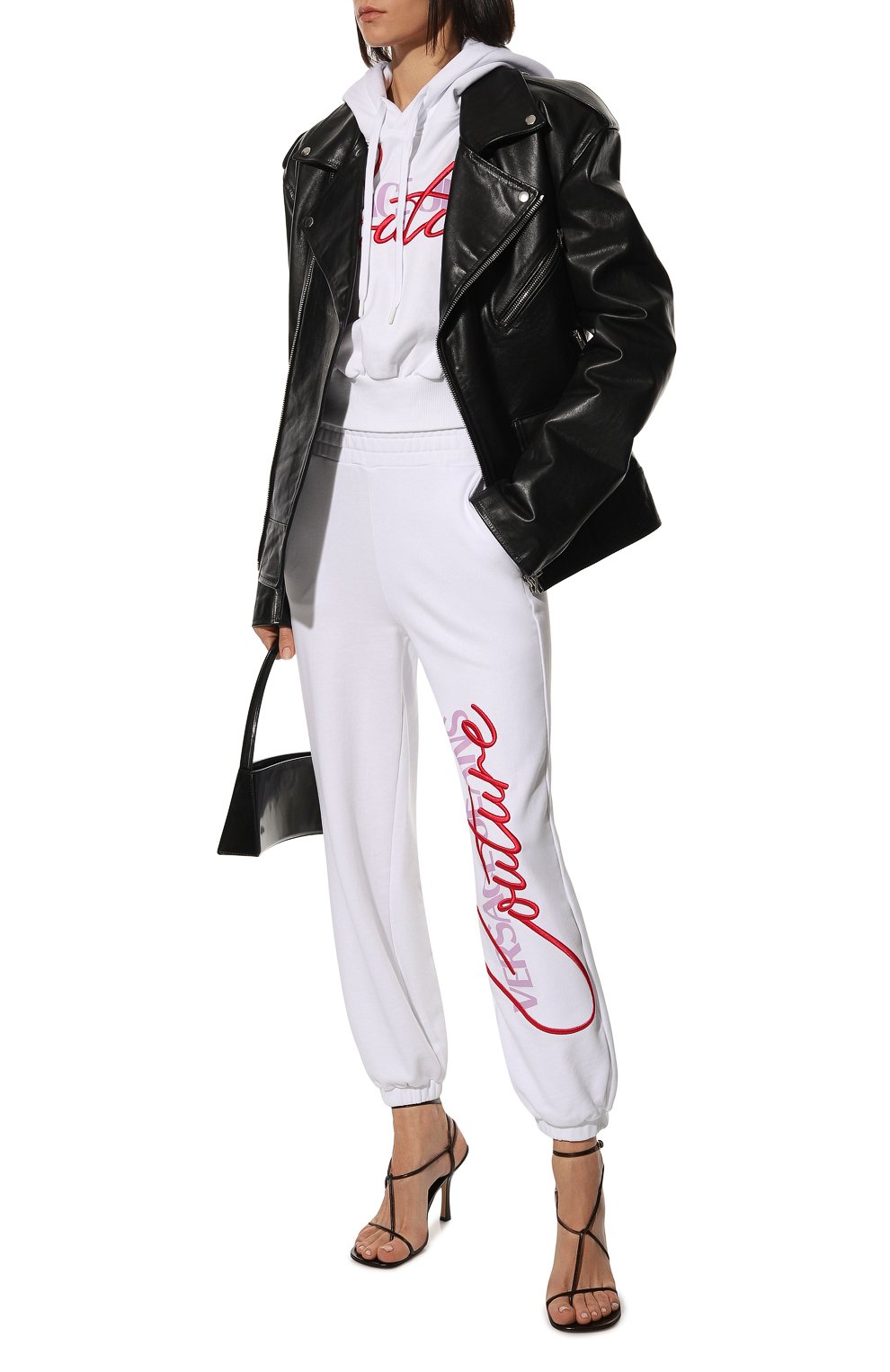 Хлопковые джоггеры VERSACE JEANS COUTURE белого цвета по цене 31700 руб., арт. 72HAAT07-72DP320 6 EMBR0 C0TT0N FLEECE WHITE/CF01T, фото 2 Хлопковые джоггеры VERSACE JEANS COUTURE, арт. 72HAAT07-72DP320 6 EMBR0 C0TT0N FLEECE WHITE/CF01T, фото 2