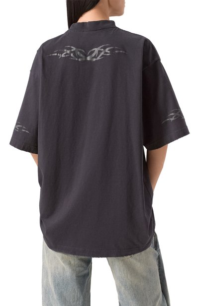 Хлопковая футболка BALENCIAGA серого цвета по цене 99500 руб., арт. 764235/TRVA3, фото 4 Хлопковая футболка BALENCIAGA, арт. 764235/TRVA3, фото 4