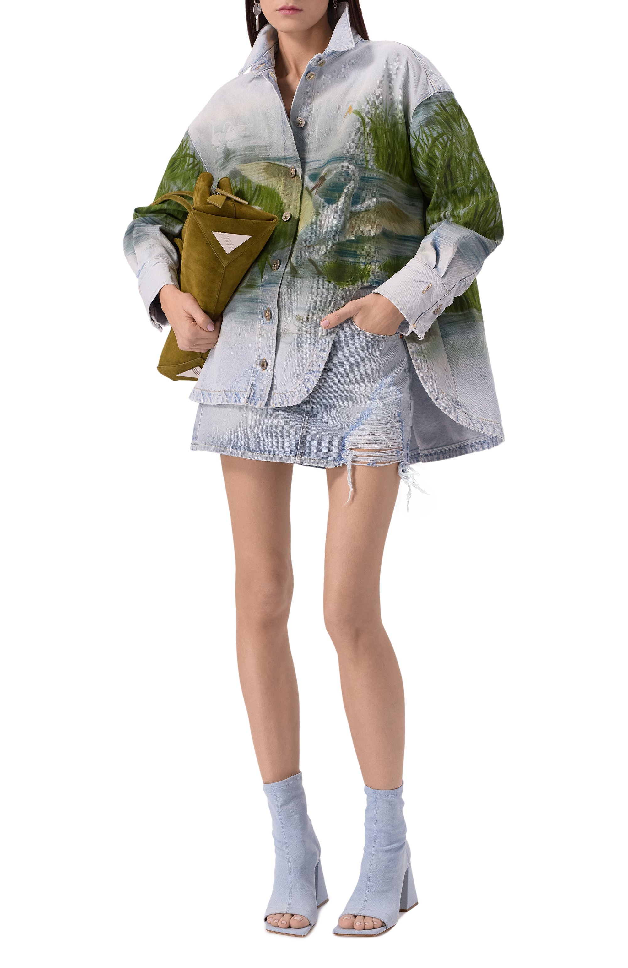 Джинсовая рубашка THE ATTICO голубого цвета по цене 163000 руб., арт. 250WCB00068/DDD085PR, фото 2 Джинсовая рубашка THE ATTICO, арт. 250WCB00068/DDD085PR, фото 2