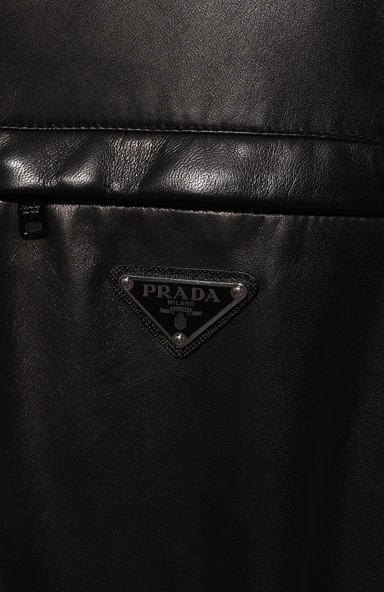 Женский кожаный плащ PRADA черного цвета, арт. 56879-1RP0-F0002 | Фото 5 (Рукава: Длинные; Материал подклада: Синтетический материал; Материал внешний: Натуральная кожа; Длина (верхняя одежда): До колена; Драгоценные камни: Проставлено; Материал сплава: Проставлено; Стили: Кэжуэл; Кросс-КТ: Куртка)