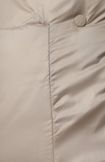 Пуховый жилет sables MONCLER светло-бежевого цвета по цене 98800 руб., арт. H1-093-1A000-80-5396Q, фото 5 Пуховый жилет sables MONCLER, арт. H1-093-1A000-80-5396Q, фото 5